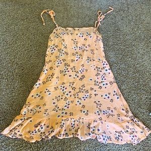 A beautiful summer dress that is brand new but missing the tag.